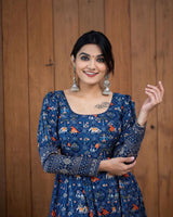 পার্টি, বিয়ে বা উৎসবের অনুষ্ঠানের জন্য নারীদের স্টাইলিশ, ফ্যাশনেবল ও ট্রেন্ডি প্রিন্টেড জর্জেট গাউন।